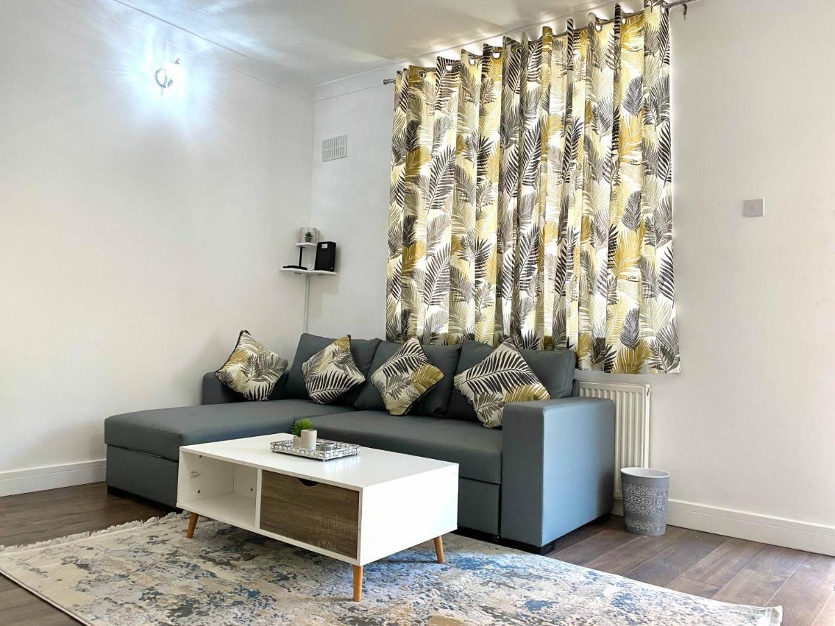 2 Bed Town Centre Nr Theatre Free Park Wi-Fi & Garden Lägenhet Aylesbury  Exteriör bild