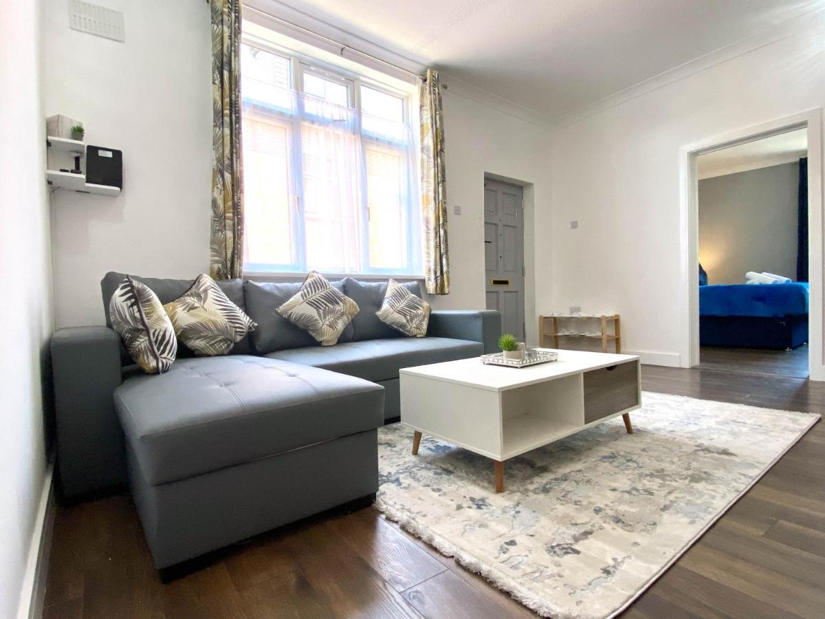 2 Bed Town Centre Nr Theatre Free Park Wi-Fi & Garden Lägenhet Aylesbury  Exteriör bild