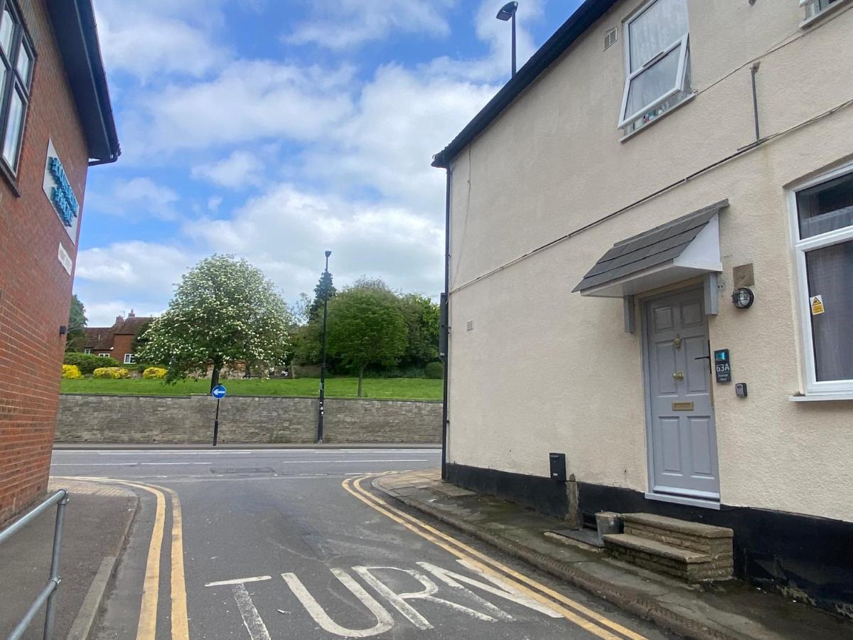 2 Bed Town Centre Nr Theatre Free Park Wi-Fi & Garden Lägenhet Aylesbury  Exteriör bild