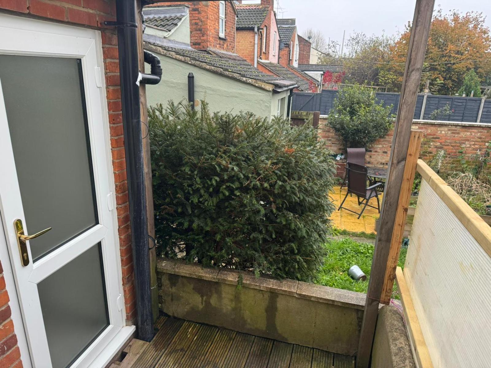 2 Bed Town Centre Nr Theatre Free Park Wi-Fi & Garden Lägenhet Aylesbury  Exteriör bild